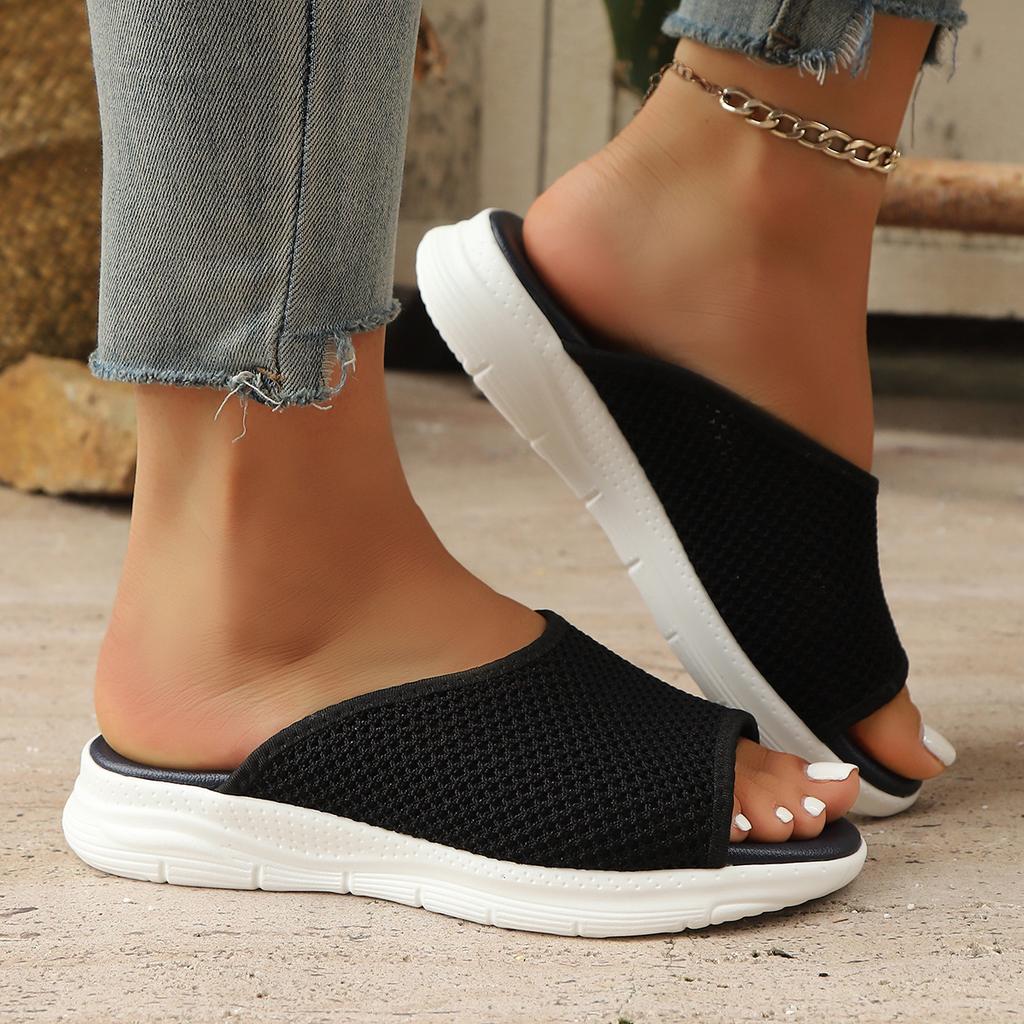 Large Flat Casual Slippers for Women's Fashion, Versatile and Lightweight Mesh Beach Sandals, Suitable for Outdoor Activities