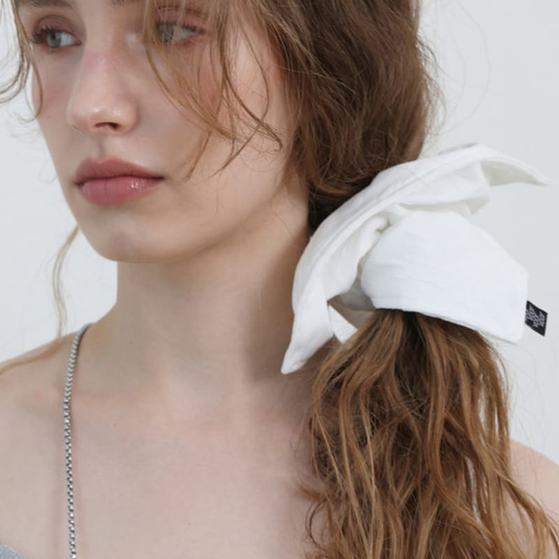 voor Cotton Flower Square Scrunchie_White