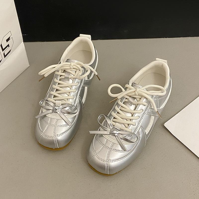 

Женские немецкие тренировочные туфли на мягкой подошве, осень 2025, новые, с бантом, на скрытой платформе, спортивные туфли для скейтборда, балетки, повседневные туфли 40 серебряный