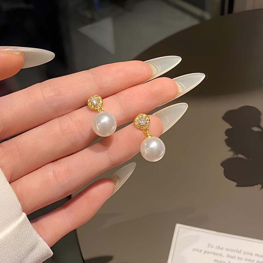 Elegant French Imitation Pearl Earrings for Women - Versatile, Fashionable, High-End, and Exquisite Trendy Drops with a Sweet Temperament.