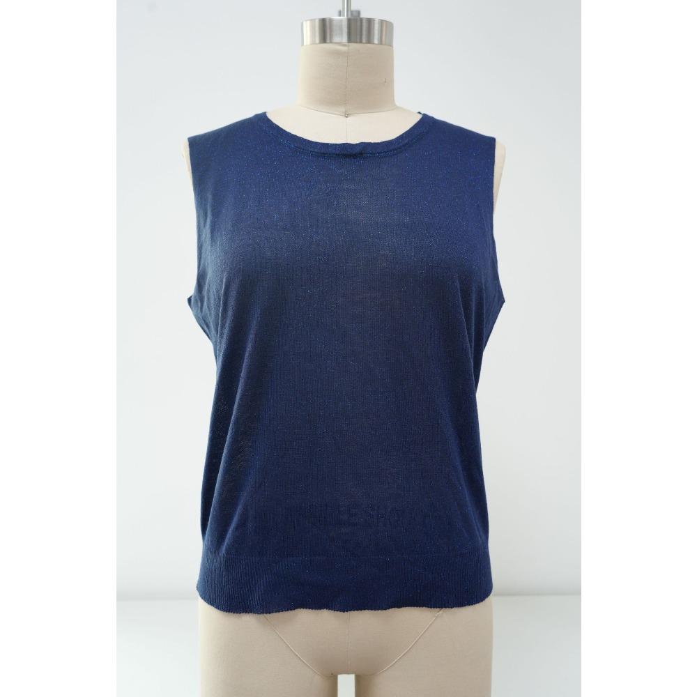 A Sun-protective Knitted Sweater for Women In Summer Is Thin, Slimming and Versatile. It Can Be Worn Over A T-shirt with A Round Neck