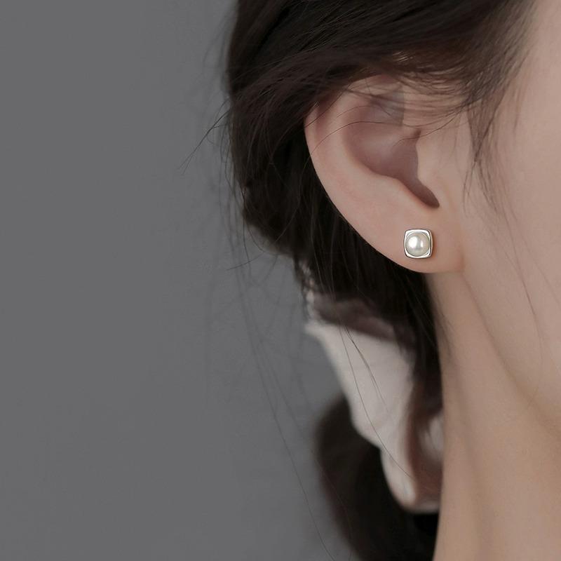 Fashionable Square Earrings for Women with A Niche Design, Simple and Personalized Earrings with A New Style of Earrings