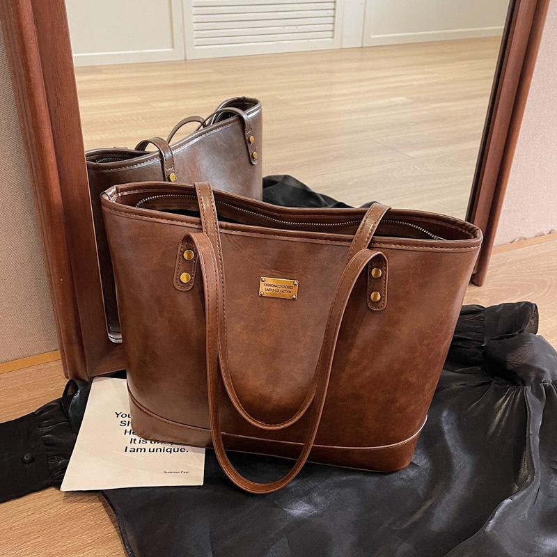 Retro Large-capacity Commuter Tote Bag Women's Autumn and Winter Versatile New Niche Fashion Casual Shoulder Bag