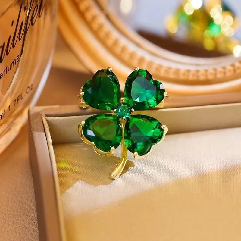 Delicate Green Crystal Lucky Four Leaf Clover Brooches for Women Retro Emerald Heart Lapel Pin Female Wedding Clothing Jewelry