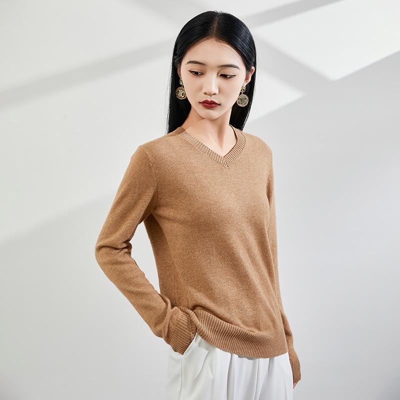 2025 Autumn/Winter Women's V-neck Slimming Cashmere Sweater - Versatile Solid Knit Base Layer