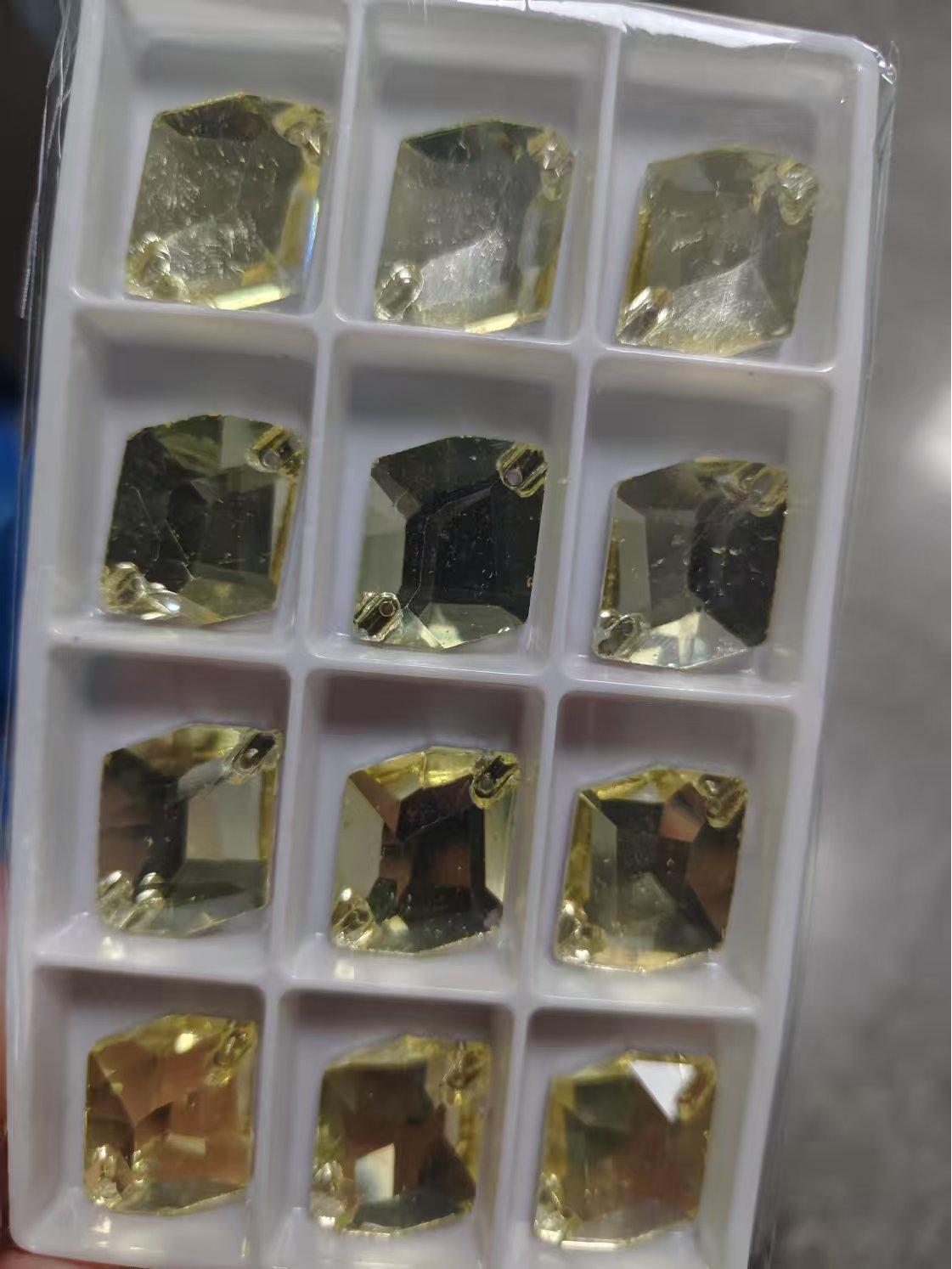 

Плоское дно Неправильной формы Двойное отверстие Пришивная пуговица Многоугольник Стеклянная страза для Аксессуаров для вечернего и свадебного платья 13x17mm 20 pcs/bag