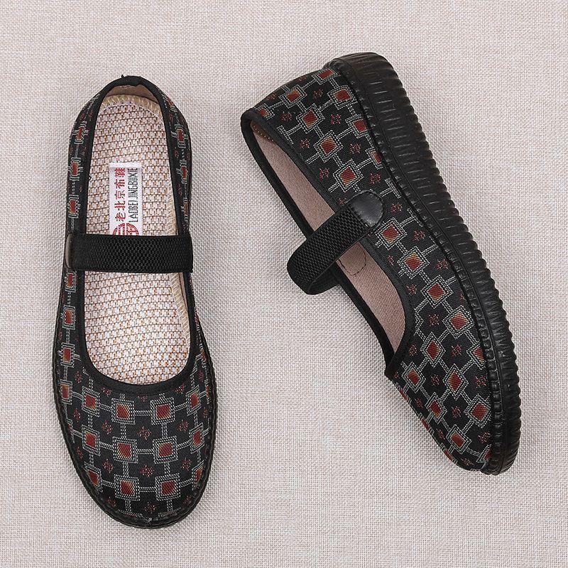 

2024 new spring and summer walking shoes women s casual versatile sports non-slip soft sole autumn mesh lightweight mother shoes 40