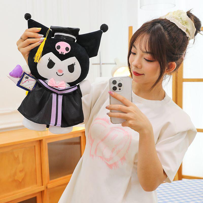Carino Cartone Animato Tocco e Toga Bambola Peluche Decorazione Festa Studenti Giocattolo Morbido Dopamina Regalo Perfetto Per Ragazze