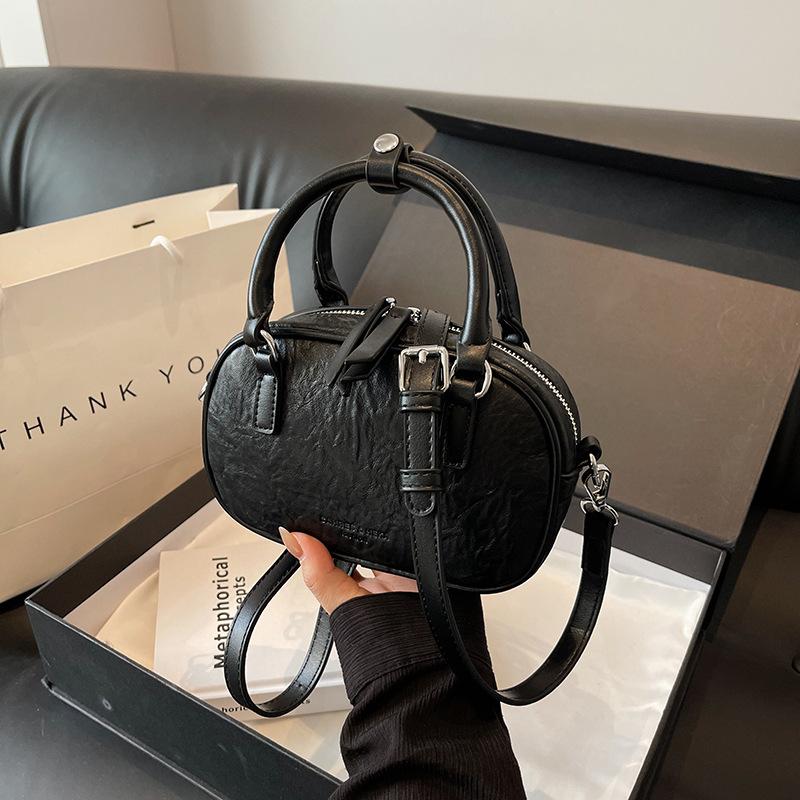 

В этом году сумки Boston популярны осенью и зимой.. Универсальные новые сумки-мессенджеры большой вместимости 2024 года, женские сумки в стиле ретро.