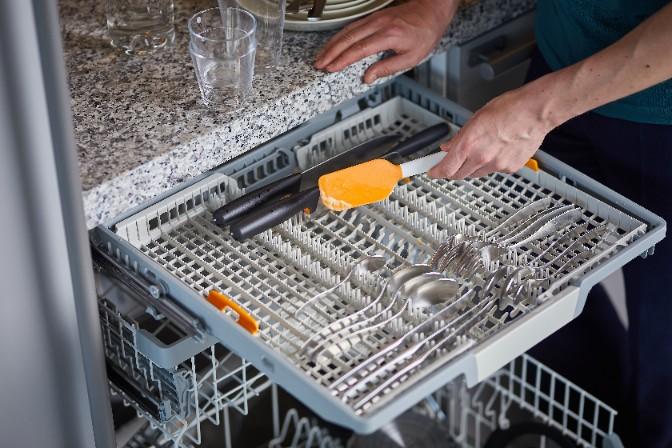 Fiskars Functional Form Silicone Hand Whisk Egg Beater