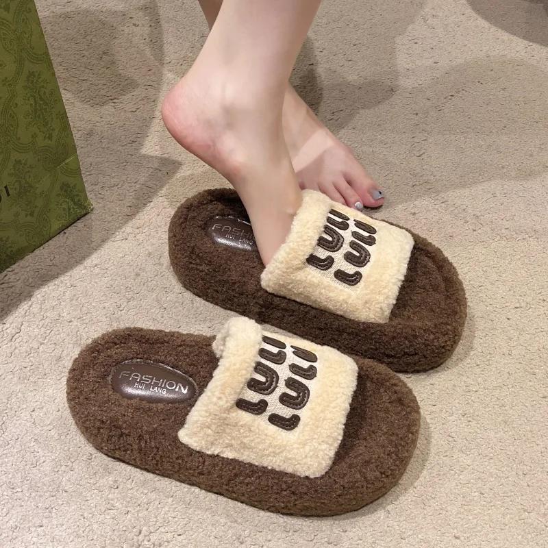 Fashion 2025 New Chunky Platform Fur Slippers Women Autumn Thick Bottom Furry Outdoor Slippers Woman Short Plush Designer Shoes