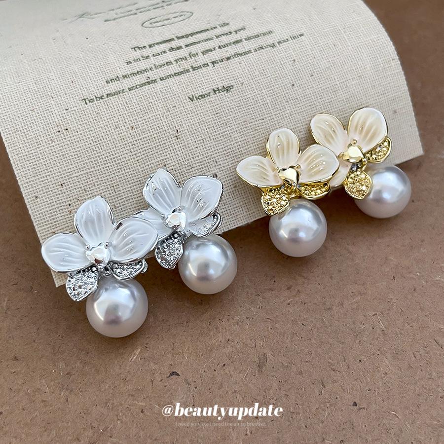 Silver Needle Pearl Drip Flower Earrings - Stylish Petal Studs with High-End Feel