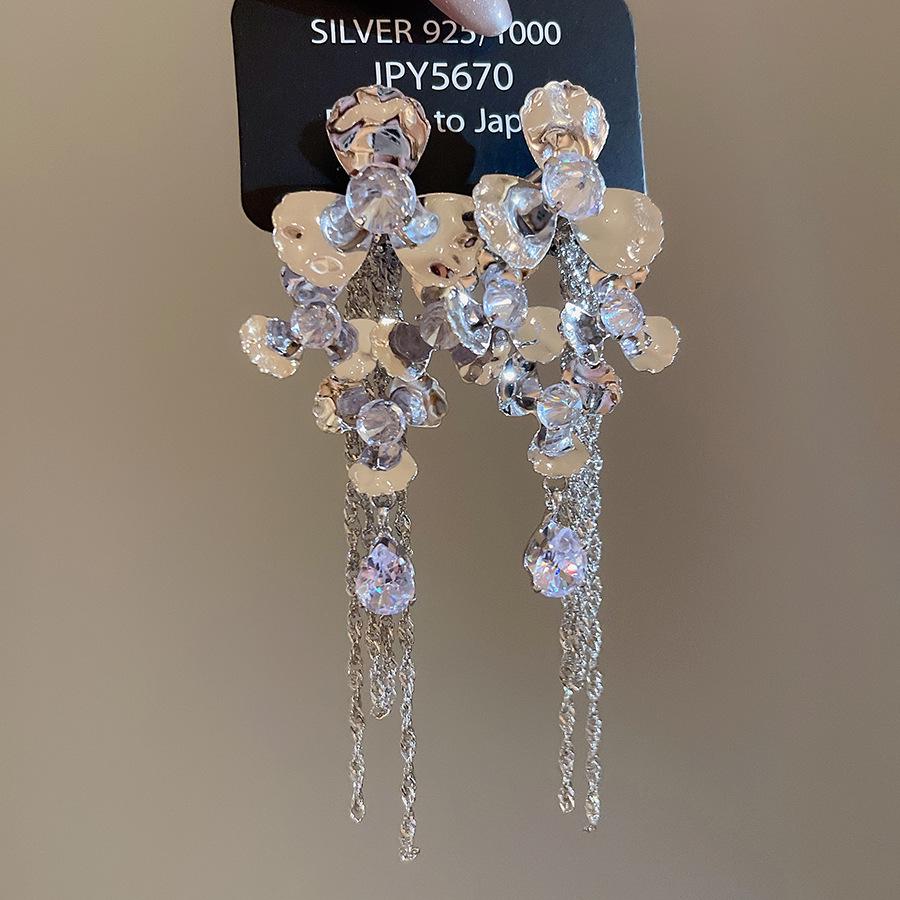 Exquisite Zircon Tassel Earrings: Sparkly, Versatile, Minimalist Design with Light Luxury Appeal.
