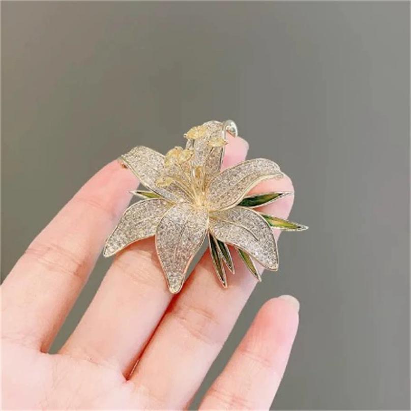 Charm Trend Flower Brooch Gorgeous Personality Pin Fashion Korean Accessories Party Birthday Festival brooch Souvenir 2026
