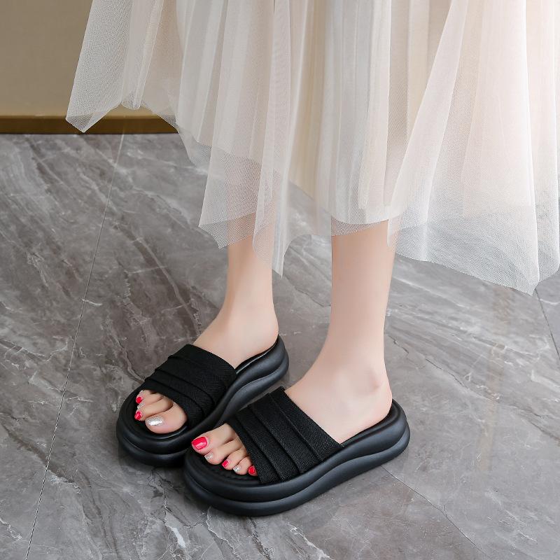 Muffin thick-soled one-word cool slippers outer wear women's shoes 2025 new spring and summer beach casual versatile cool slippers