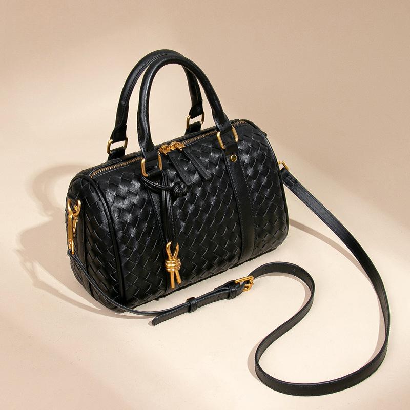 Personalized and High-end Retro Handbag, Practical and Versatile, Single-shoulder Crossbody, Hand-woven Women's Bag, Boston Pillow Bag