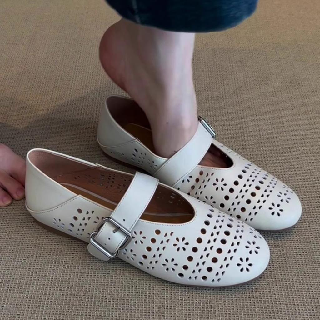 Flat-bottomed slippers women's summer wear 2025 new simple casual lazy seaside vacation wind one-word beach shoes