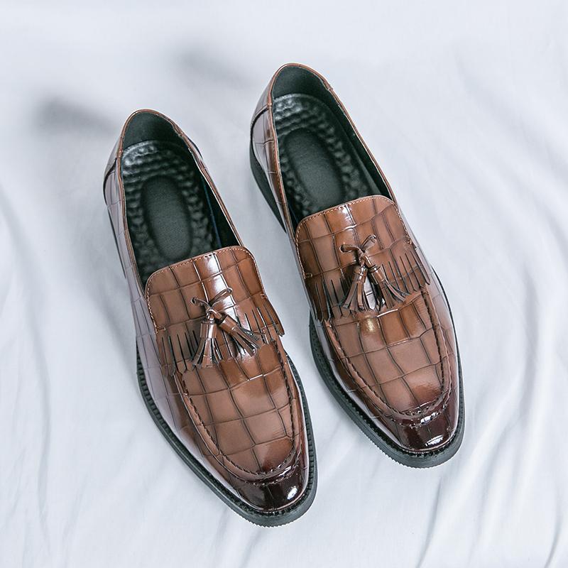 Fashion Classic Men's Casual Loafers Driving Shoes Moccasin Fashion Male Comfortable Slip-On Leather Shoes Men Green Tassel Dress Shoes
