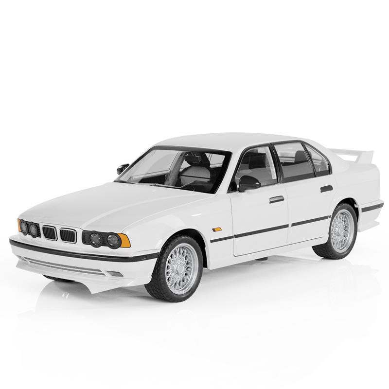 1/24 Rolls-Royce Phantom Alloy Car Model with Sound, Light, and Starry Sky Roof for Kids' Collection and Decoration.