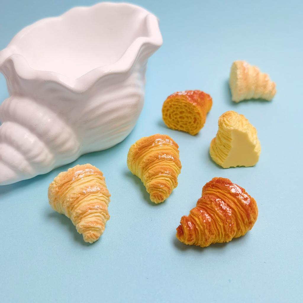 100pcs New Arrival Mini Bread Miniatures Making Scrapbooking Slime Filling Phone Case Decoration Resin Crafts Hair Bows Center