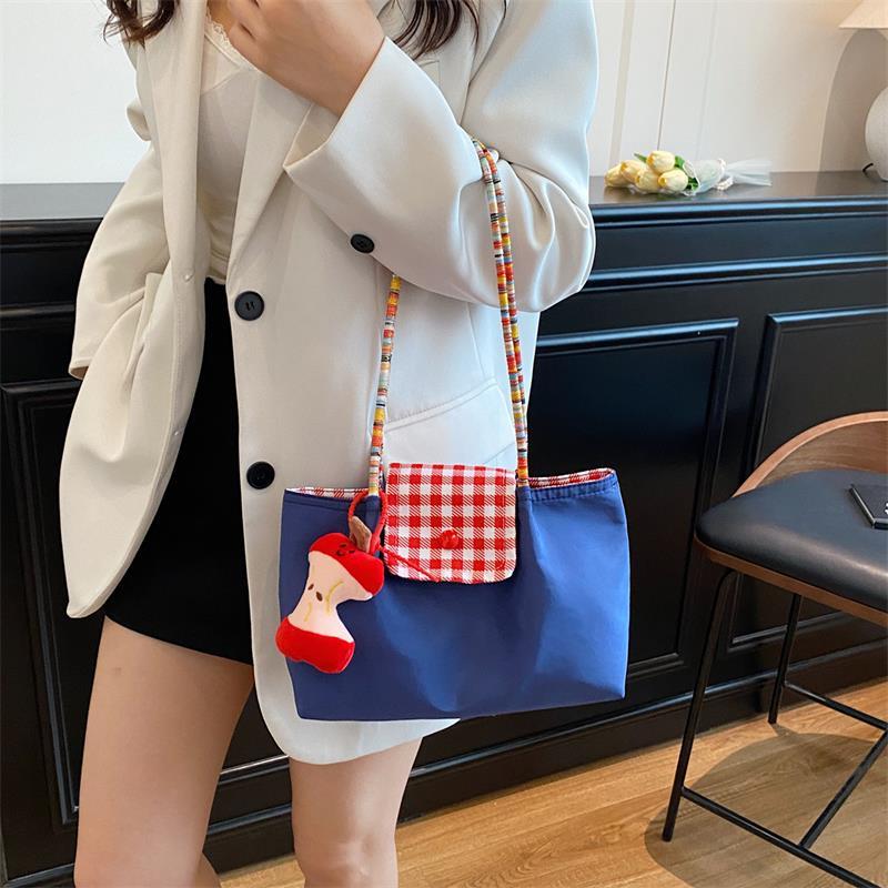 Casual Nylon Plaid Shoulder Bag With Pendant Dopamine Handbag Large Capacity Women Commuter Tote Bag  Trendy Armpit Bags