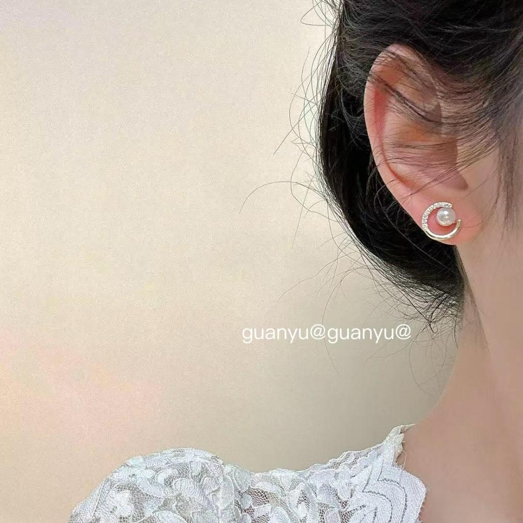 S925 Silver Needle Pearl Zircon Earrings: Fashionable, Simple, Lightweight, Luxurious & Versatile Design for Women