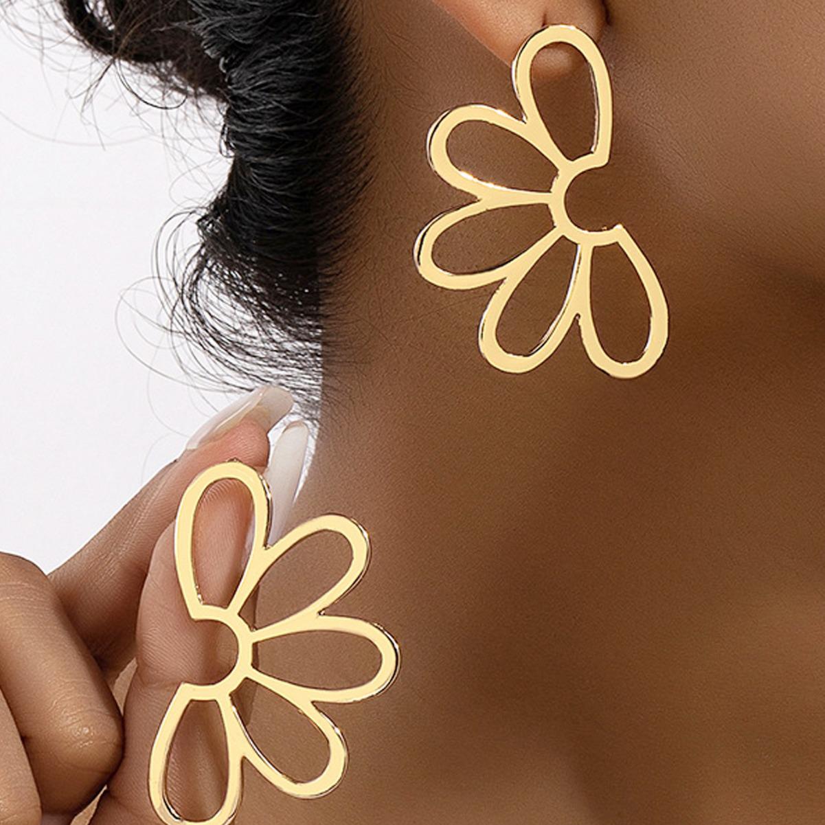 

High-End European & American Fashion Alloy Flower Hollowed-out Earrings золотой