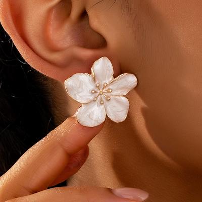 A Pair of Women's Stud Earrings Three-Dimensional Flower Oil Dripping Craft Color Stud Earrings Suitable for Daily and Vacation Wear
