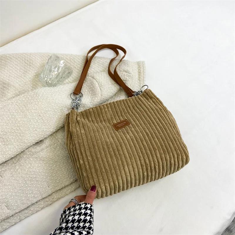 Samt-Schultertasche mit großem Fassungsvermögen für Damen Modische Tasche Monochromatisch Vielseitig Wechsler Luxus Brandneu