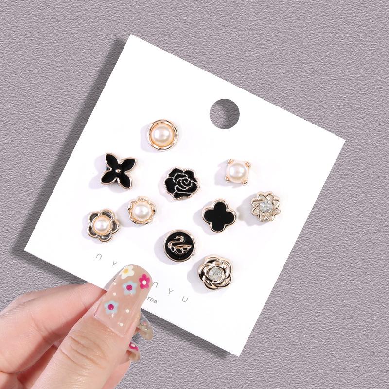 Trousers Are Rolled Edge Stickers, Pants Are Rolled Edge Fixed, Invisible Hidden Buttons Are Closed, and Seam-free Buttons Are Available.