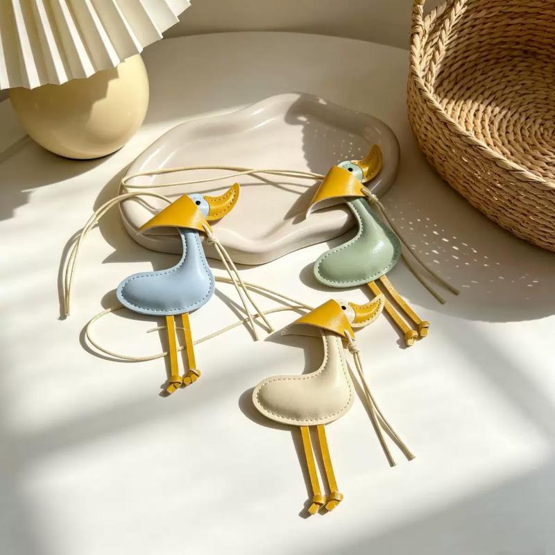 Creative Scarf Duck Duck Duckling Car Keychain Pu Leather Bag Pendant Pendant Car Keychain Decoration With Cute Keychain