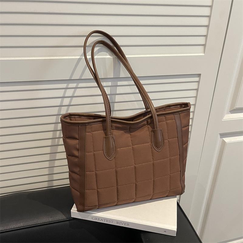 Large Capacity Tote Bag Autumn Winter Fashion Commuter Bag for Ladies Work Shopping Weekend Trip Accessory