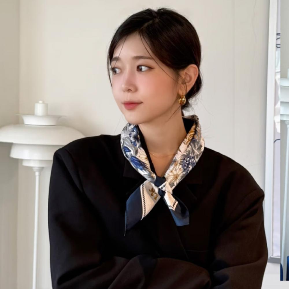 Daks Navy Winter Flower Silk Scarf Dcsc6e321n2 Single option