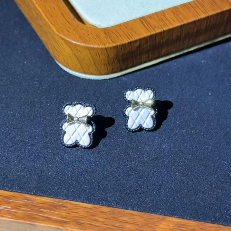 Cute Bear Earrings Simple Elegant Autumn Winter Women's Fashion Jewelry Small Size Personality Design Sensation Ear Jewelry