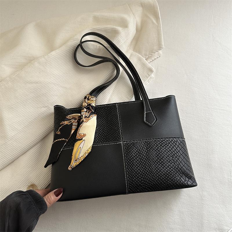 2025 Spring and Summer New Fashionable Underarm Women's Bags New Trendy Shoulder Bags Fashionable Large-capacity Tote Bags Fashionable