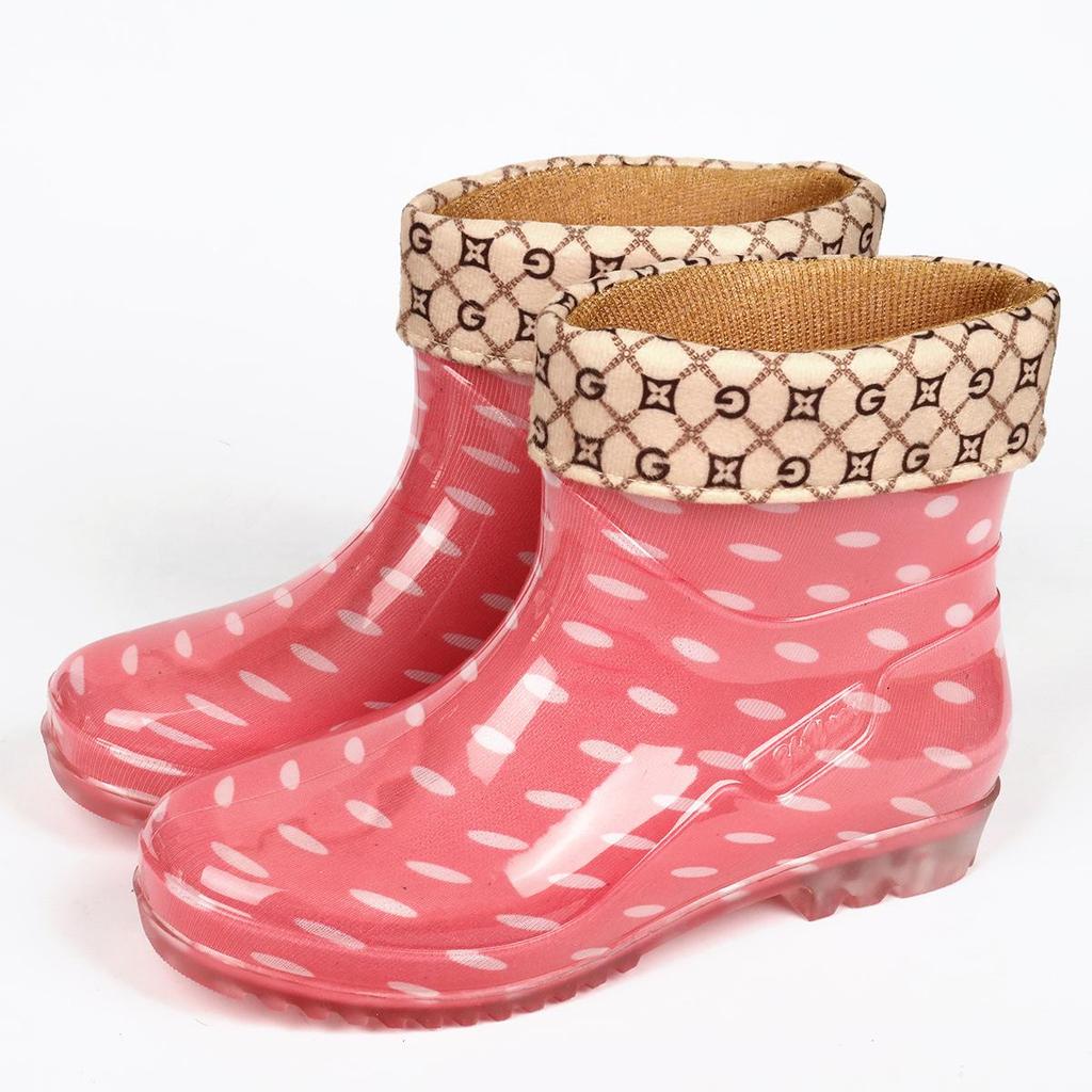 Women's Fashion Non-Slip Short Rain Boots, Waterproof Outdoor Rubber Shoes with Warm Cotton Lining.