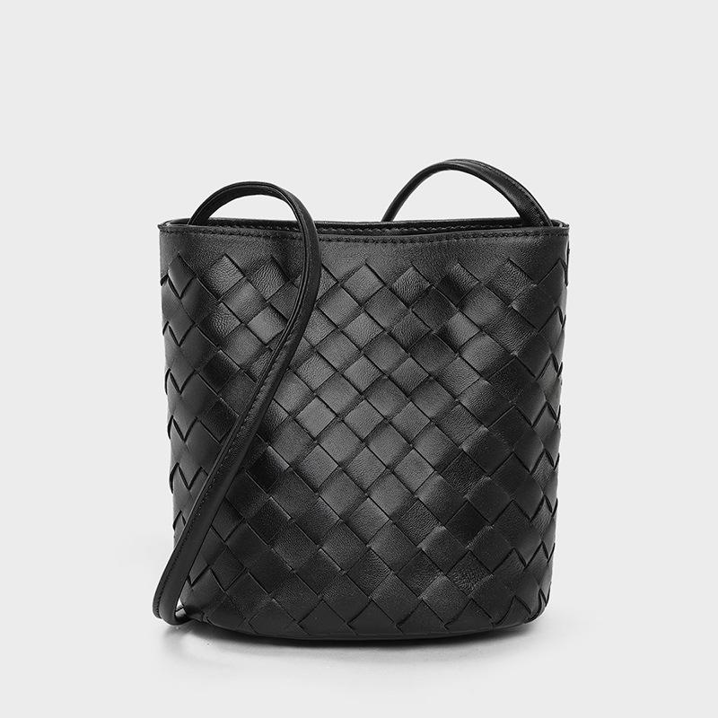 Autumn Small Bag Women'S Shoulder Messenger Bag Women'S Bag Commuter Woven Fashion Bucket Bag
