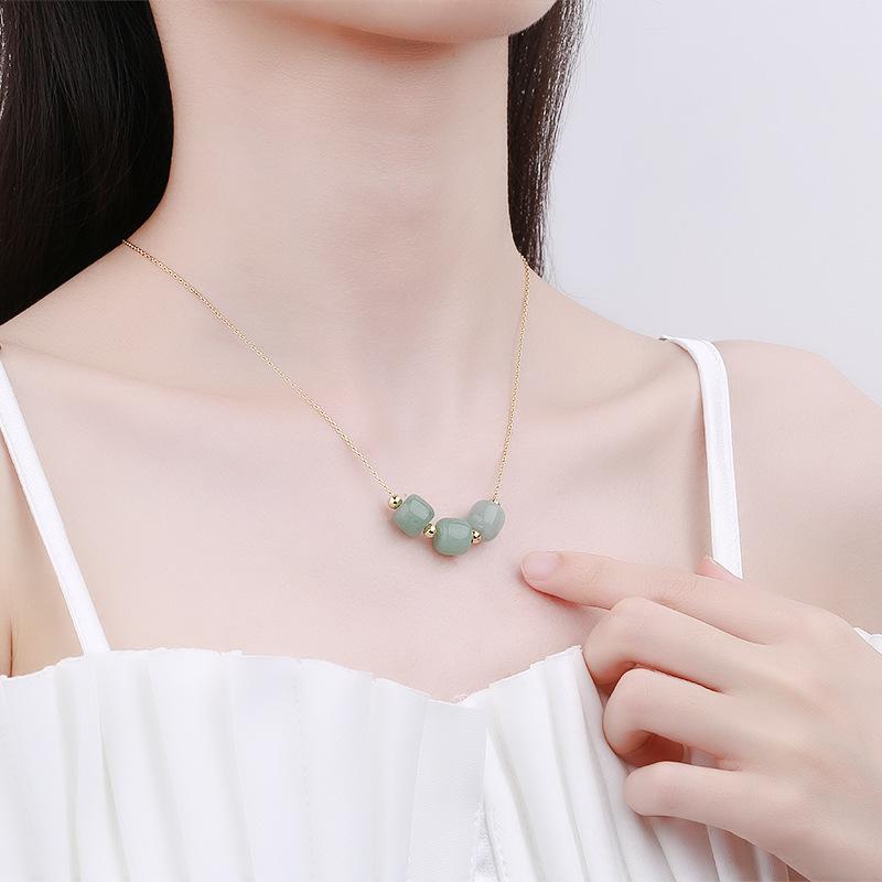 Collier de Perles de Transfert en Jade Hotan Trois Vies et Trois Générations Design Féminin Minoritaire