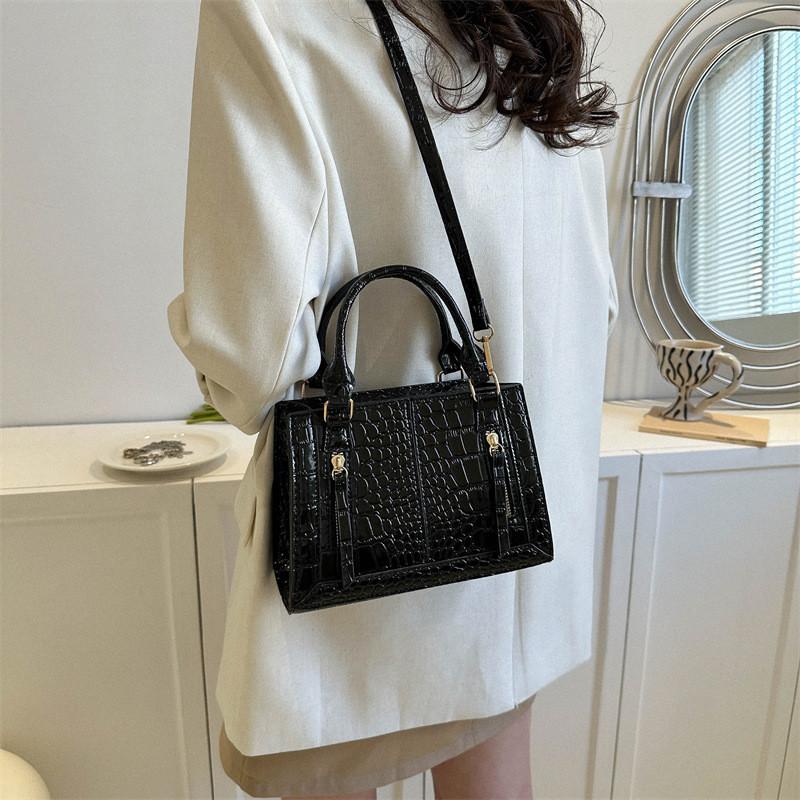 Versatile Casual Shoulder Bag In Fashionable Colors For Modern Womens Daily Use