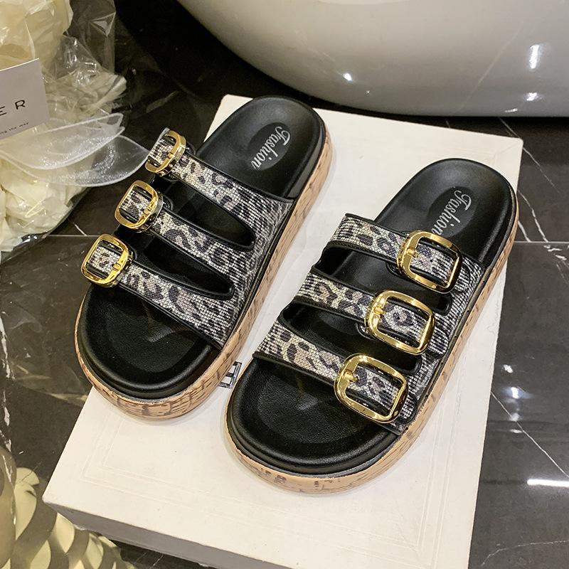 Retro flat-bottomed one-word women's cool slippers with square buckle, new thick-soled leopard print cool slippers for summer 2025