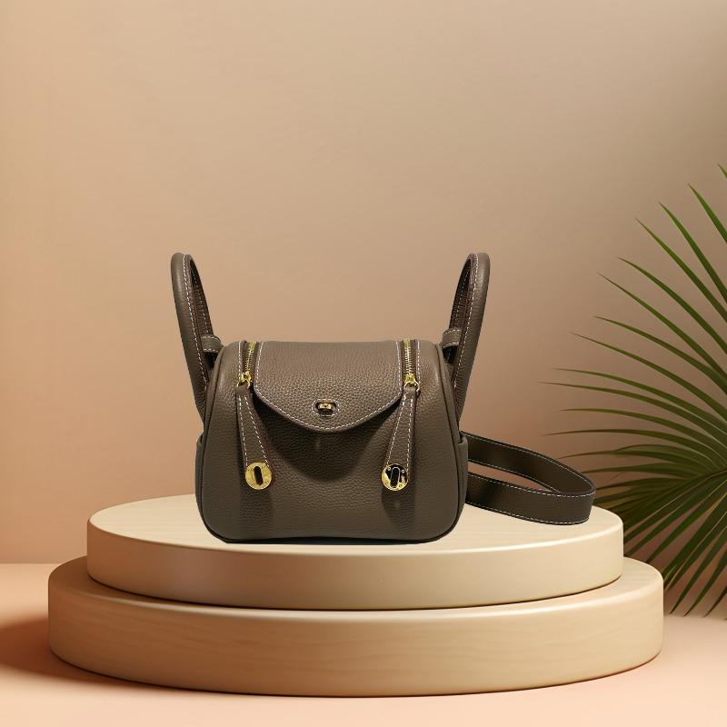 New spring and summer casual fashion messenger bag women's hand leather women's bag shoulder medicine bag