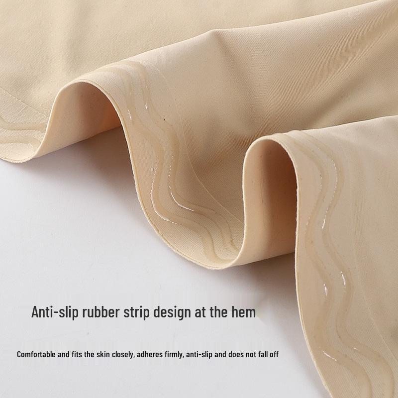 Seamless Strapless Ice Silk Bandeau with Chest Pad for Small Bust Gathering.