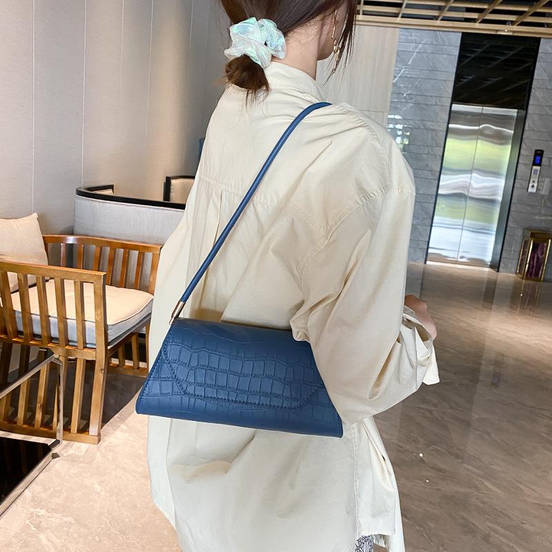 French texture small bag 2025 new trendy fashion women's bag versatile shoulder underarm bag French stick bag