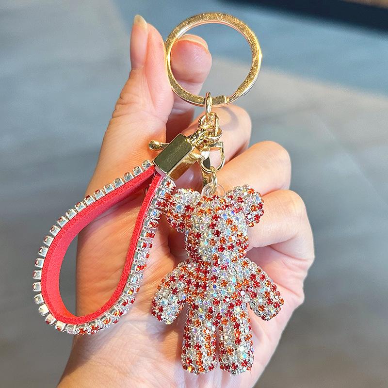 High-End Diamond-Encrusted Violent Bear Keychain, Fashionable Light Luxury Girls' Car Key Chain Pendant, Exquisite Bear Keychain.