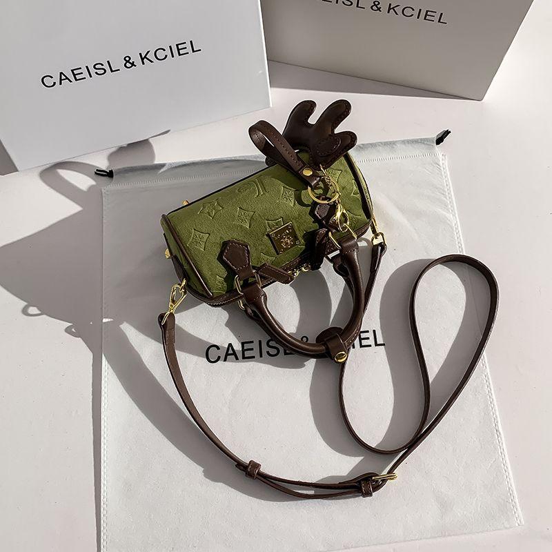 

Женская сумка Caeisl & Kciel Сумка-подушка Бостон Женская 2025 Новое поступление Тренд Легкая роскошь Меньшинство Причудливая сумка-мессенджер Green new product discount price