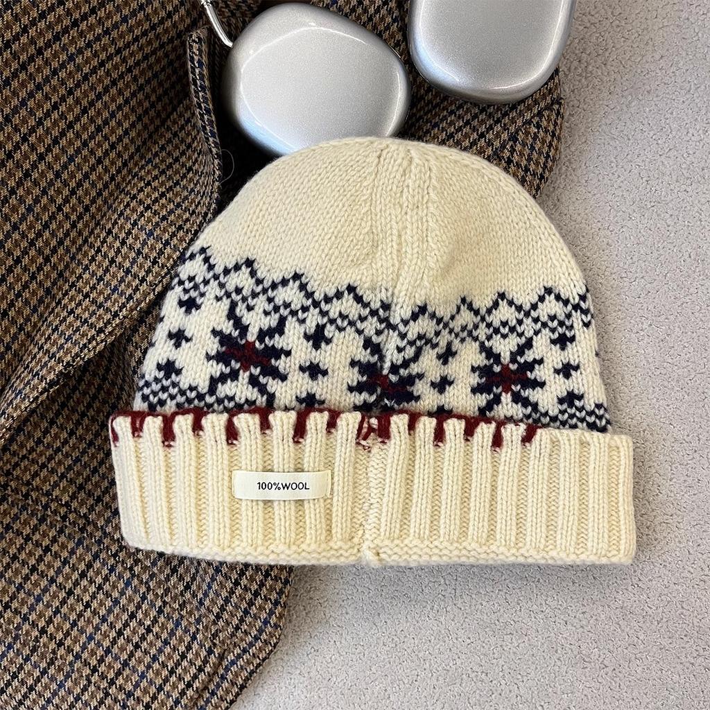 Retro Fair Isle Jacquard Woolen Hat for Men and Women in Autumn and Winter Versatile Face Showing Small Warm Ear Protection Cap