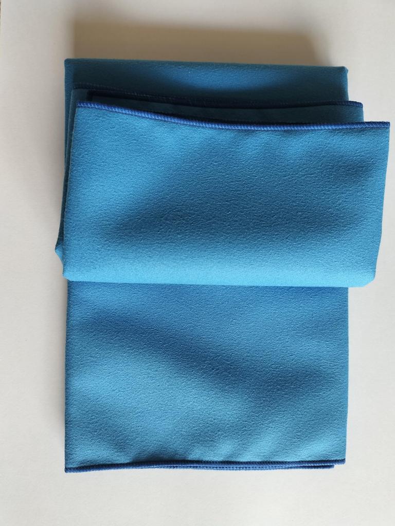 Conjunto de dois panos de limpeza de microfibra grandes e dois pequenos para instrumentos musicais (azul marinho)