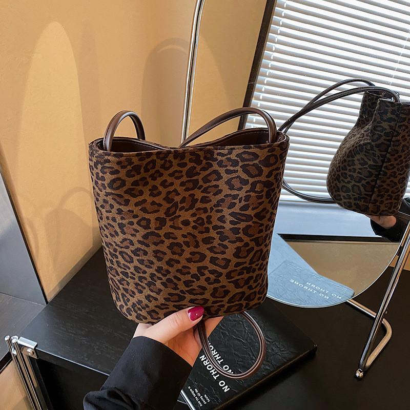 IELGY Autumn Winter Leopard Print One Shoulder Bucket Bag