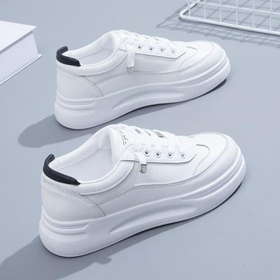 Internet-Berühmtheit beliebte kleine weiße Schuhe Damen 2025 Frühling und Herbst neu Koreanische Version Studenten-Board-Schuhe Damen beliebte vielseitige Plateaus