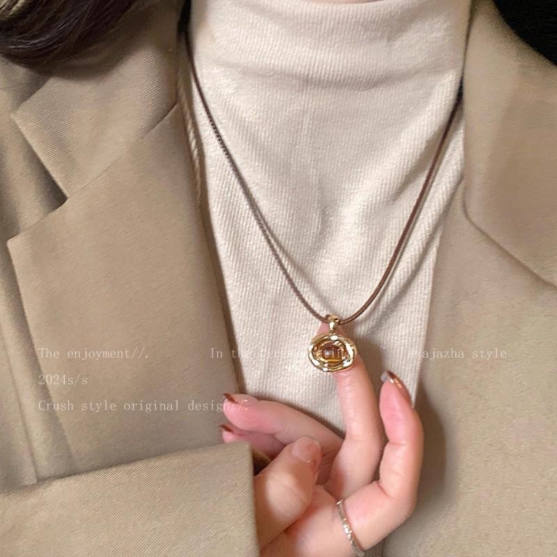 Tiger's eye stone pendant, leather rope necklace, autumn and winter medieval light luxury decorative sweater chain, versatile accessories